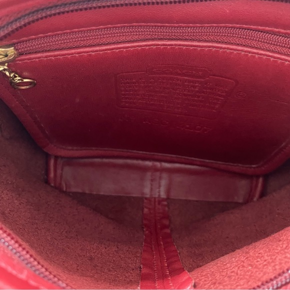 Elegant Red Leather Shoulder Bag - Picture 8 of 11